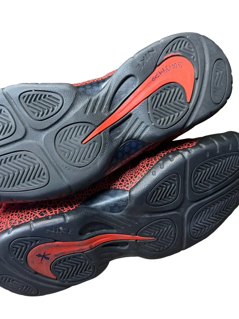 ✨🏀 Nike Air Foamposite One “Cracked Lava” Black Red Men’s Size 7Y 🏀✨